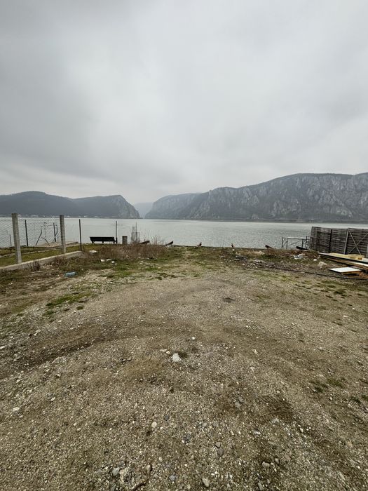 Teren CLISURA DUNĂRII, fix pe MALUL Dunării, Dubova, Golf