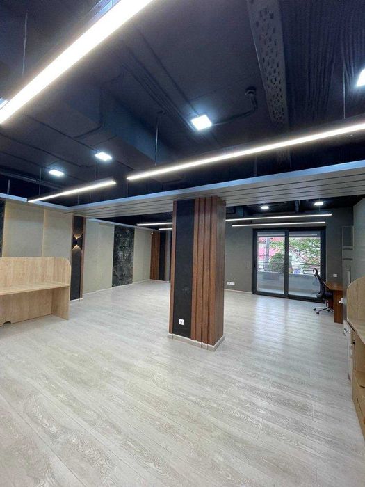 Отдельностоящее здание в Яккасарайском районе. 1100м2