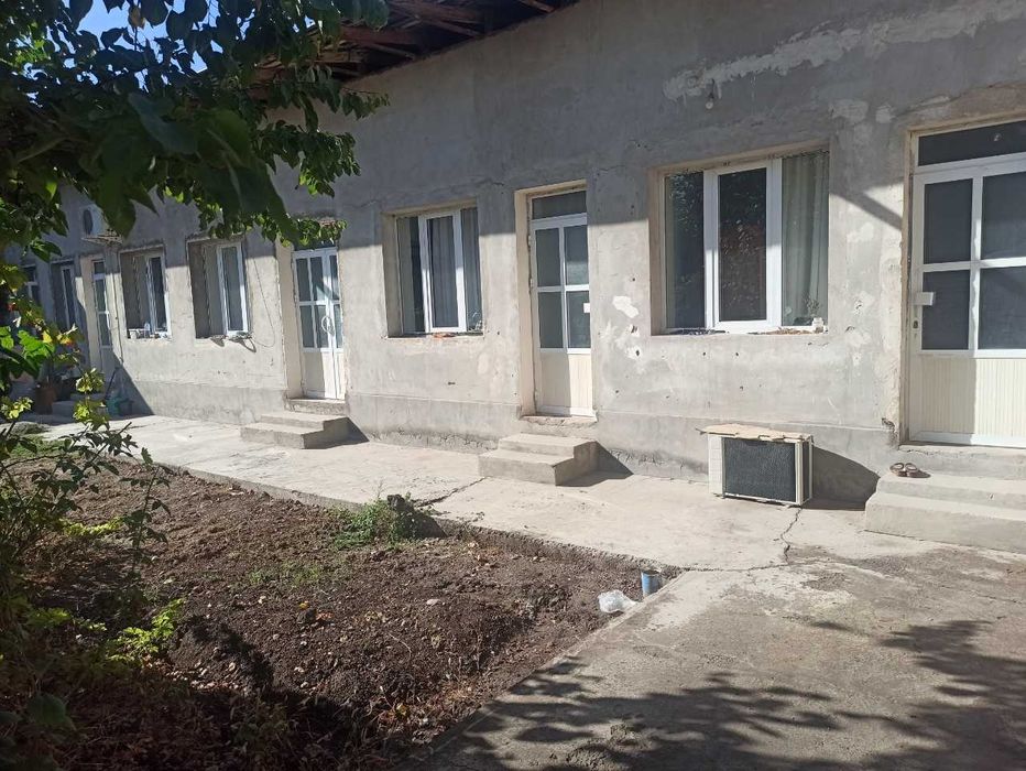 Дом участка 6 сотих 3 хона.