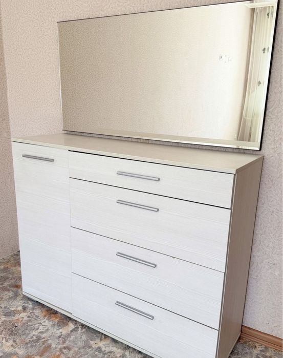 Продаётся комод с зеркал