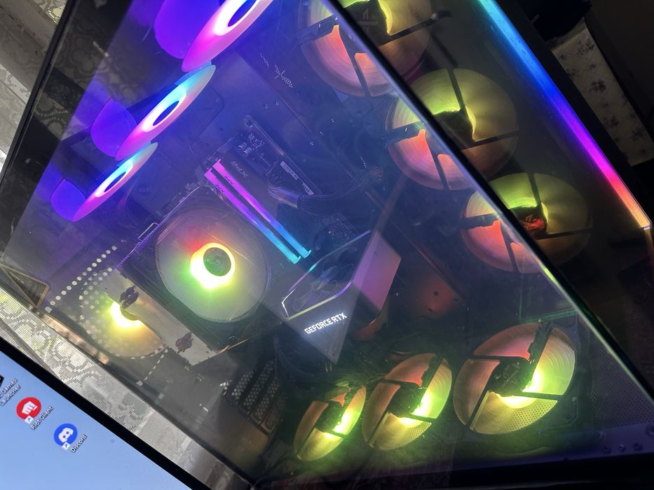 Геймърски компютър + монитор