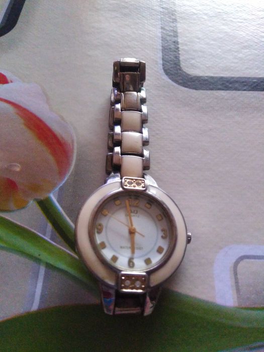 Часовник дамски QiQ