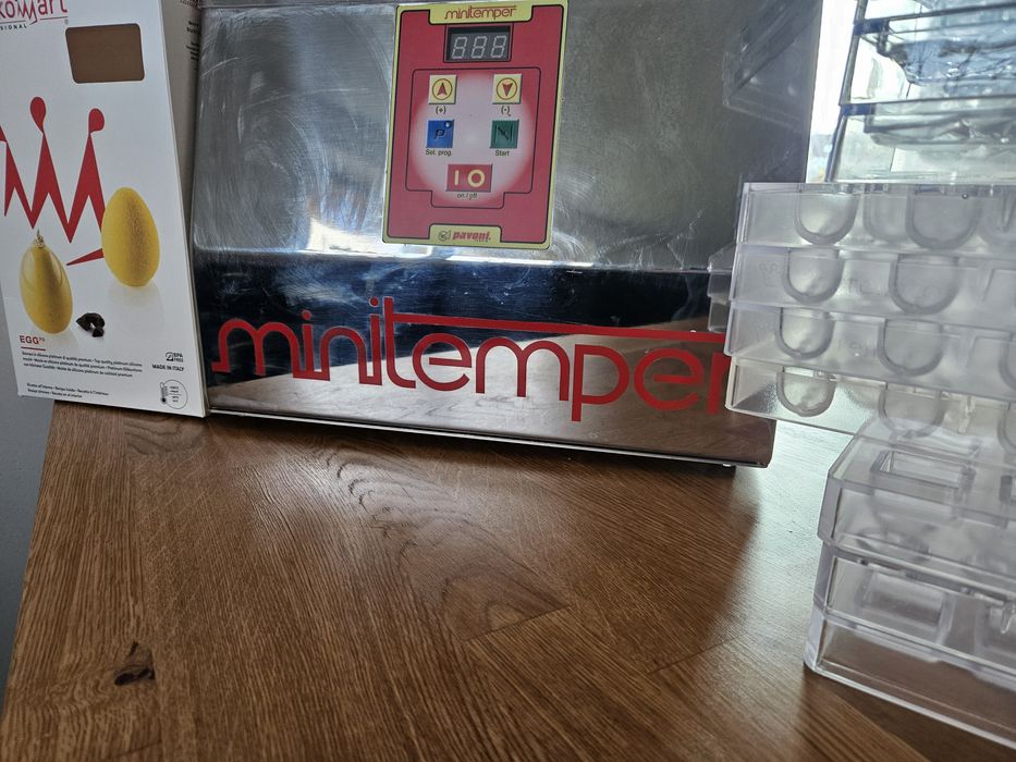 Oferta! Masina temperat ciocolata plus forme policarbonat