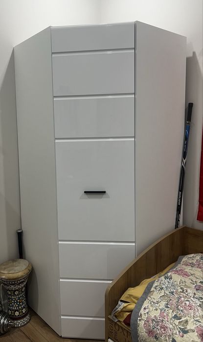 Продам угловой шкаф