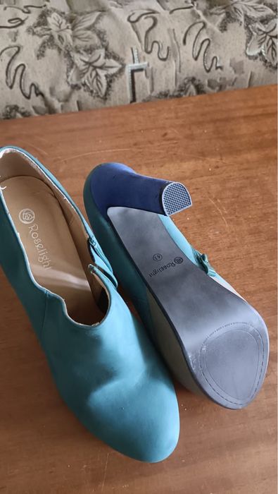 Продам туфли женчкие на каблуке