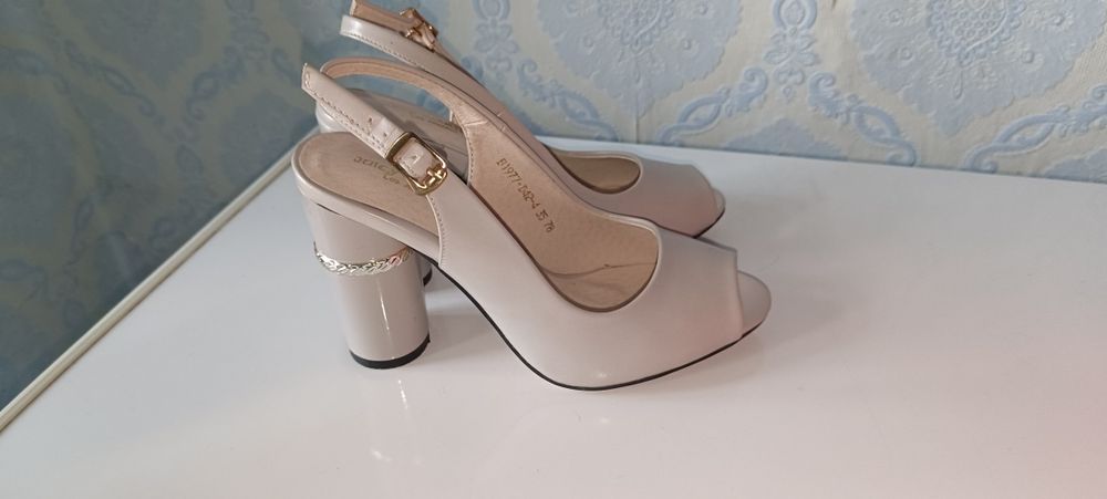 Продам новые туфли и сандали.