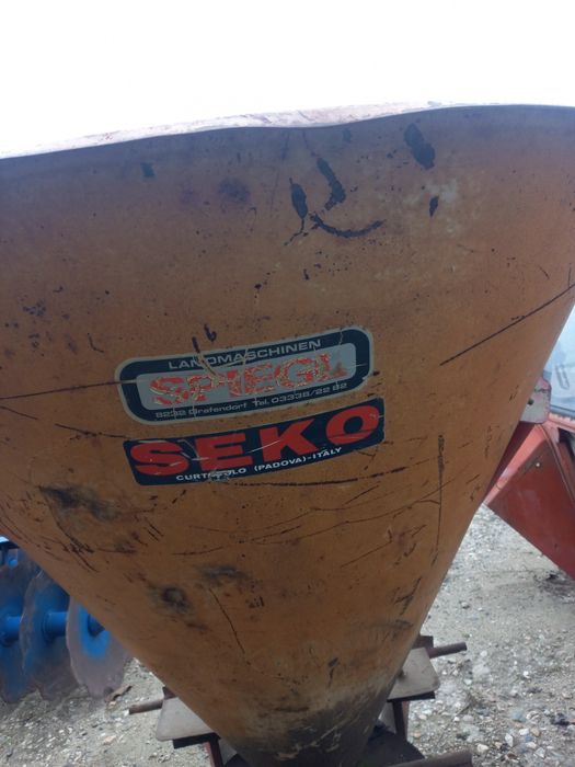 Semanatoare porumb BEKER .con ingrasaminte .