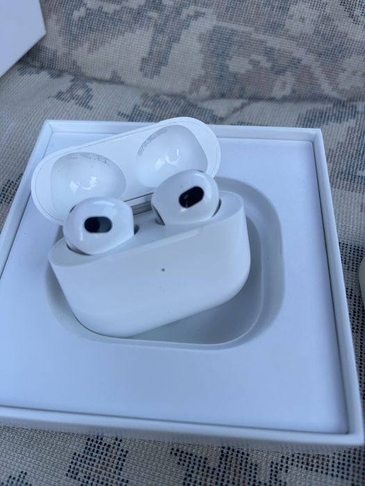 Продам Airpods 3