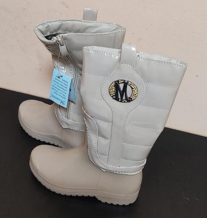 Продается детская обувь