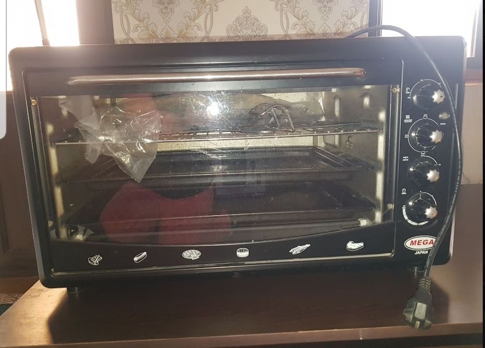 Мини духовка в хорошем состоянии