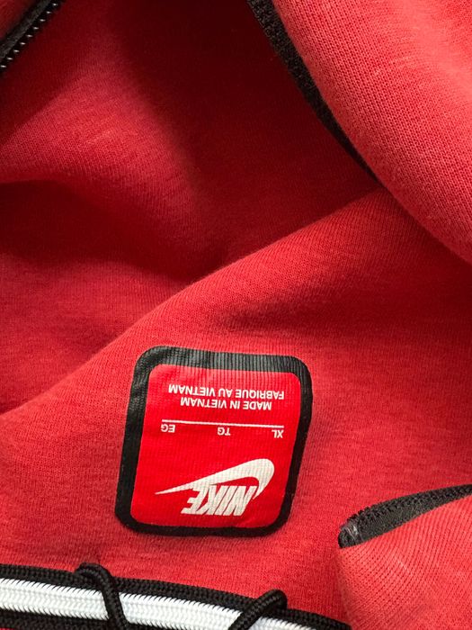 Nike tech fleece red