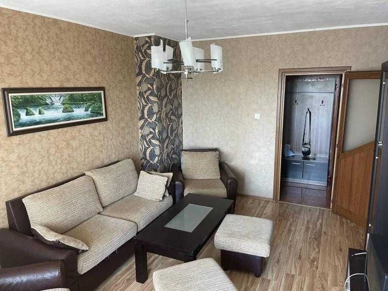Дава се под наем Тристаен апартамент в Бургас, Изгрев - 80 кв.м за 433.5 € - Снимка #2