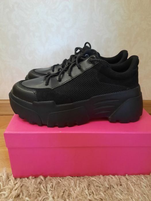 Продам кроссовки