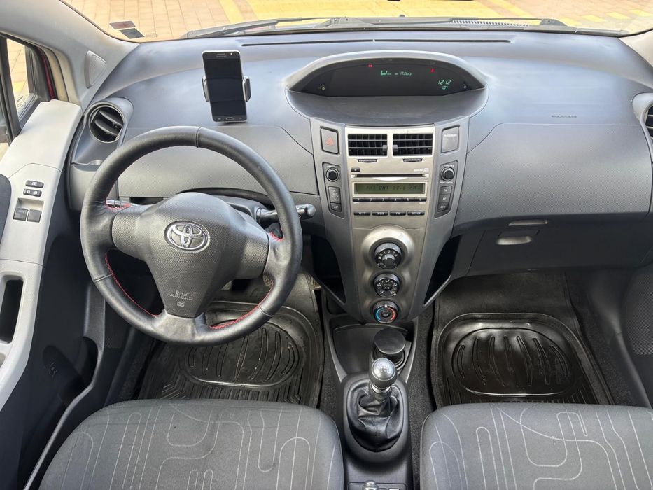 Toyota Yaris 1.3 benzină an fabricație  2010