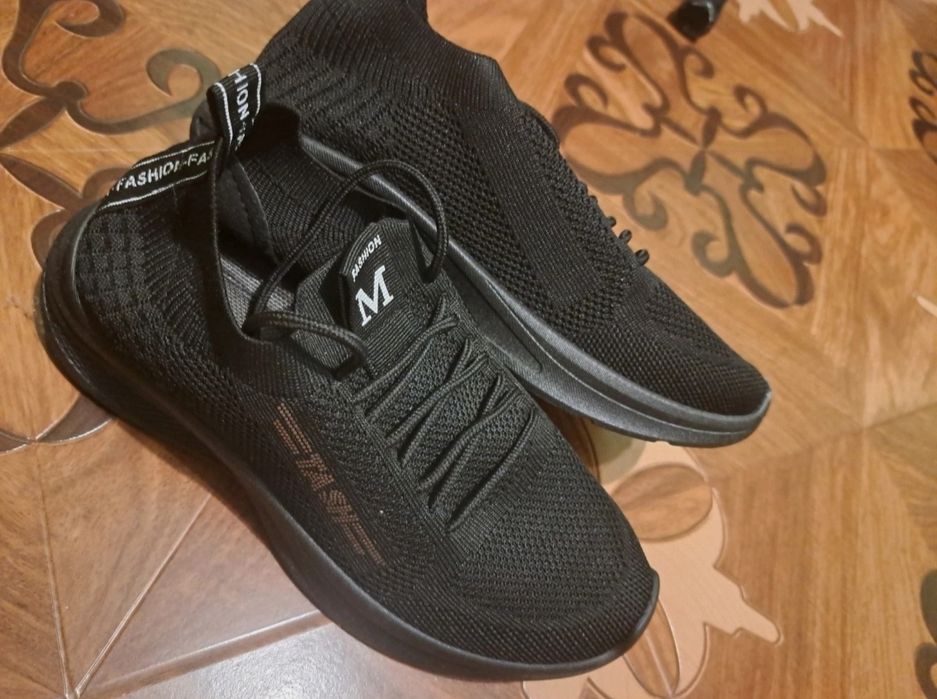 Adidasi fashion negri