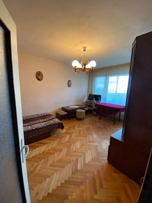 Отдавам под наем.