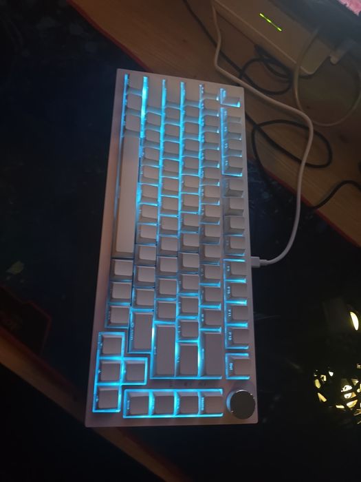 Продавам гейминг клавиатура