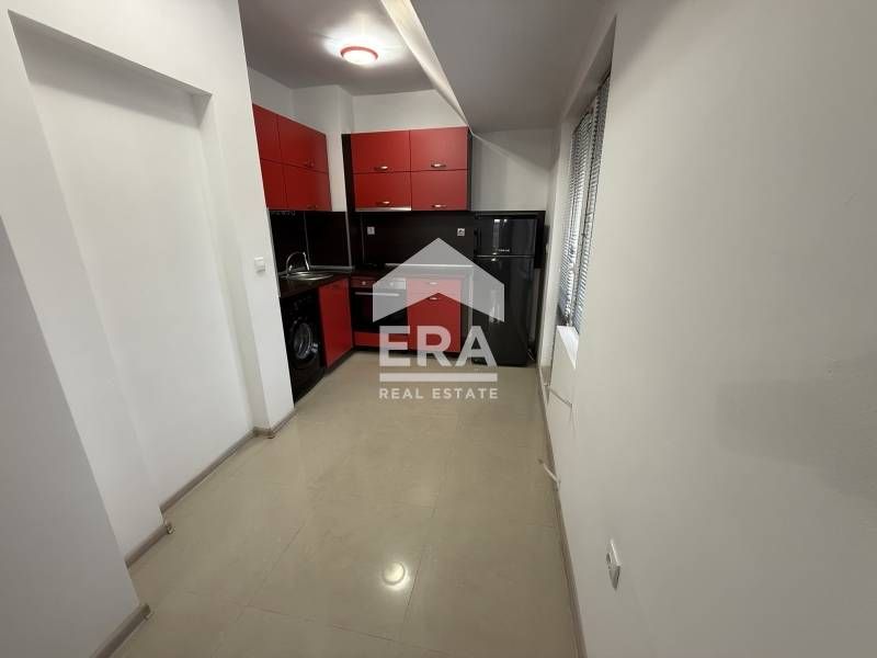 Дава се под наем Двустаен апартамент в Бургас, Славейков - 64 кв.м за 408 € - Снимка #3