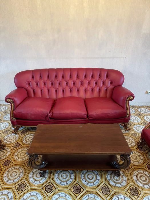 Salon superb, compus din:
 Canapea din piele, 3 locuri set salon italy