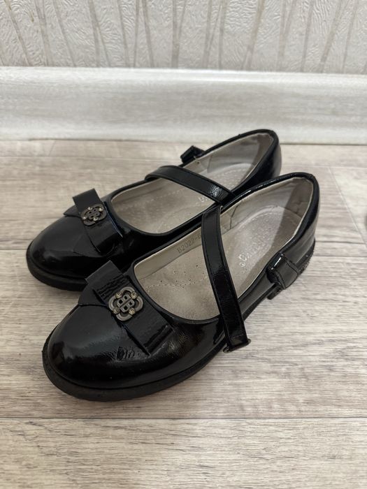 Продам детские туфли для девочек