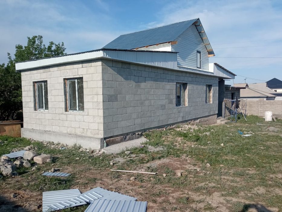 Жер үй сатылады үш бөлмелі