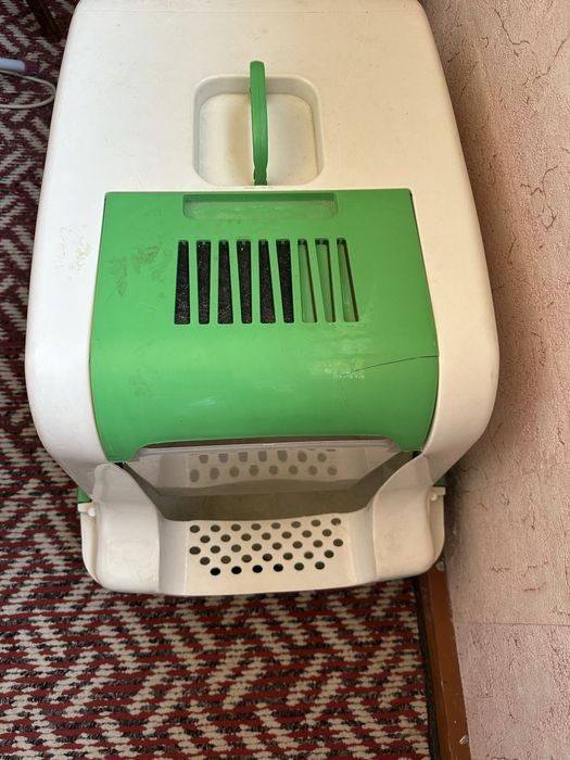 Продаю лоток домик для собак и кошек