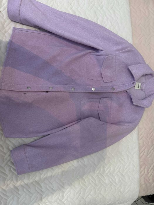 Лилава риза, която може да се нови и като връхна дреха