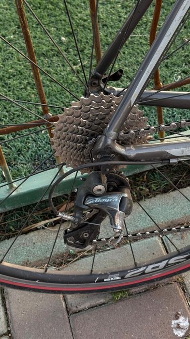 Шосеиный велосипед giant content