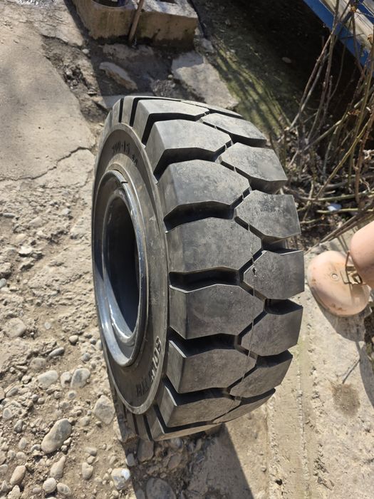 Продам шины для погрузчика вилочного