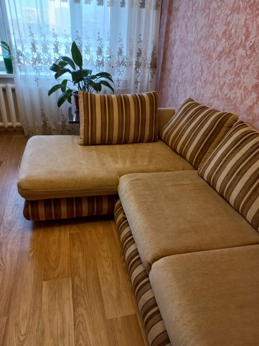 угловой диван +   кресло б/у