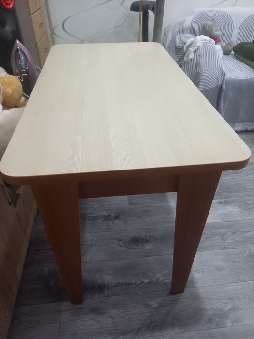 Кухонный стол лдсп в хорошем состоянии!