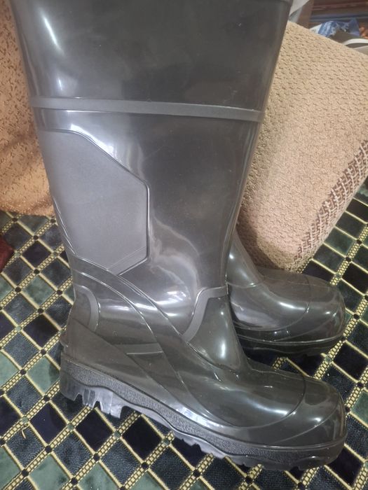 Продам новые сапоги