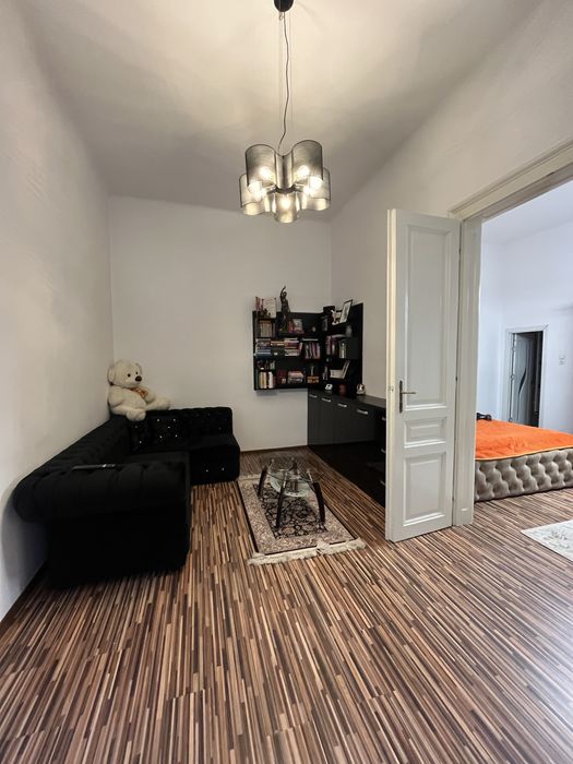 Vand apartament cu 2 camere , zona centrala