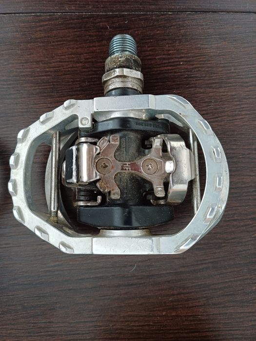 Vând set de pedale cu prindere