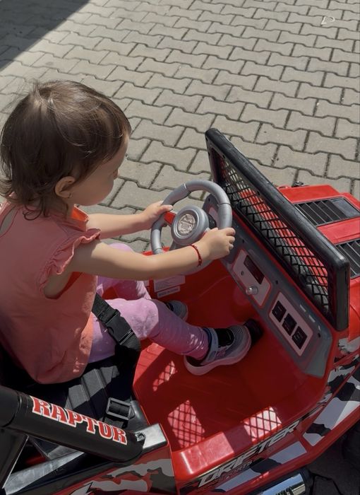 Masina electrica de copii cu telecomanda sau manuala, de culoare rosie