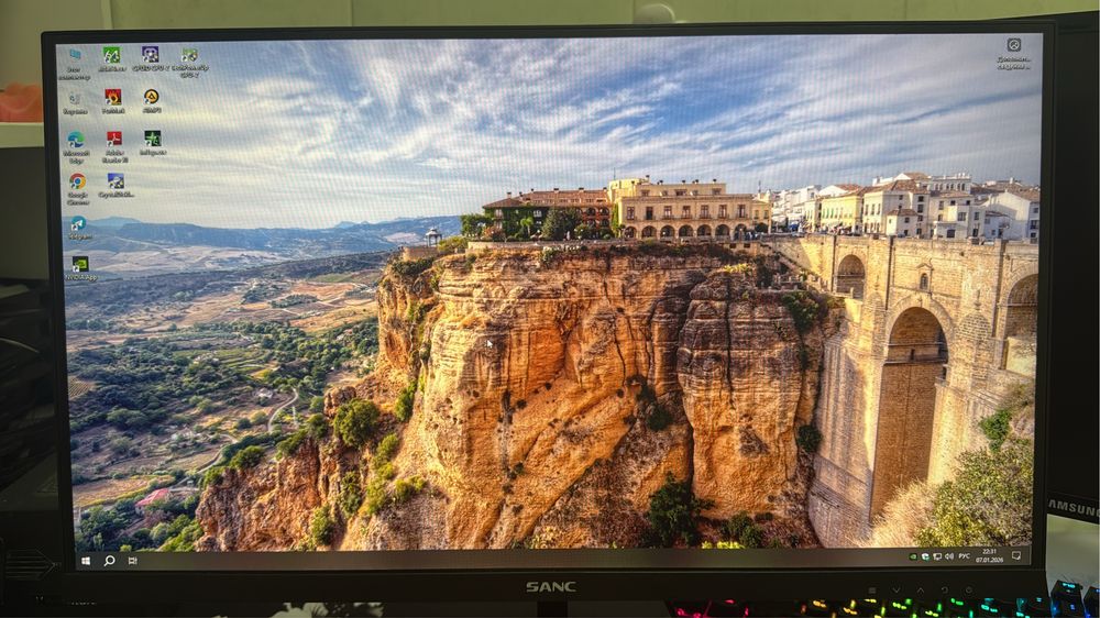 Монитор безрамочный Sanc M2253