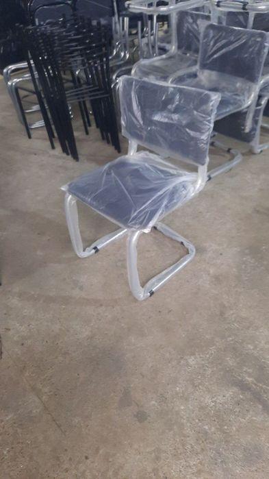 Silver stol sotiladi