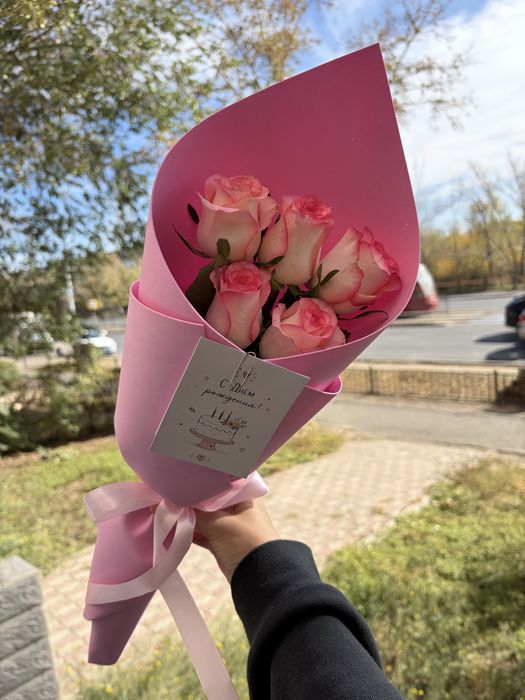 С открыткой и доставкой по городу