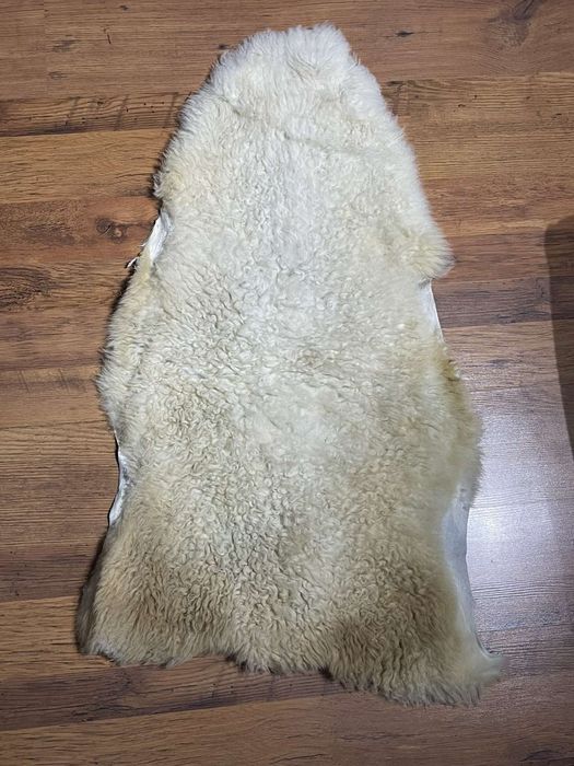 Обработени агнешки кожи