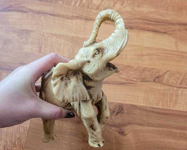 Масивна фигура слон