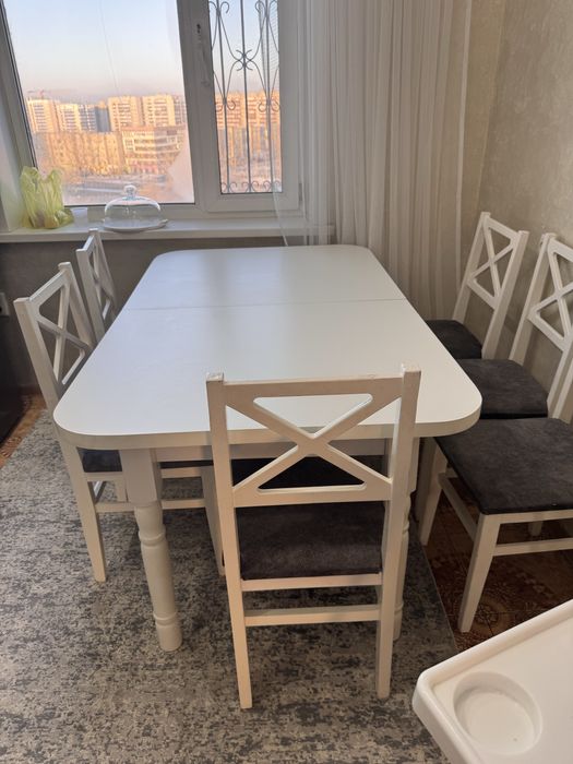 Стол со стульями