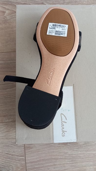 Стилни и удобни сандали Clarks