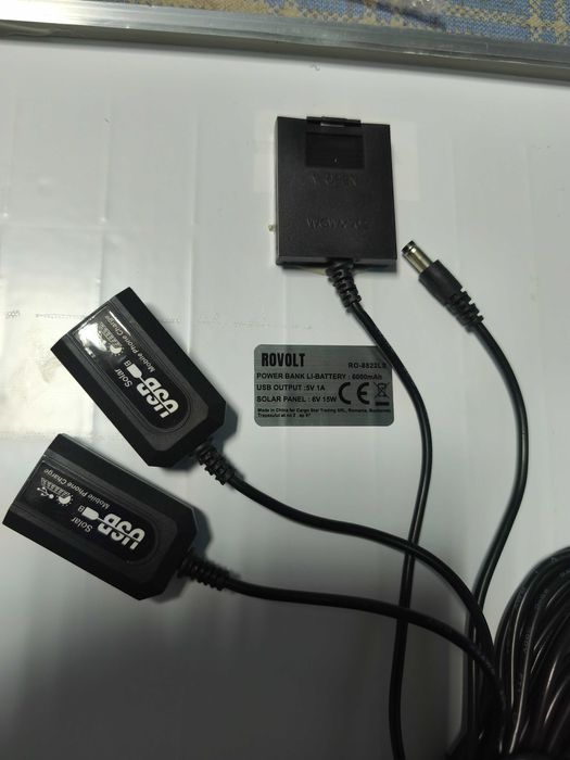 Panou solar cu 2 becuri si incarcare mobila