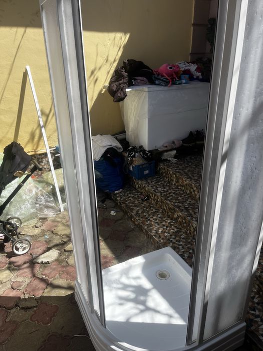 Cabina de dus si cadita