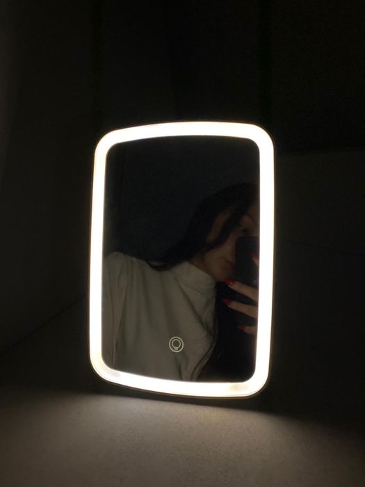 Зеркало для макияжа