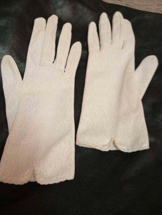Перчатки белые женские