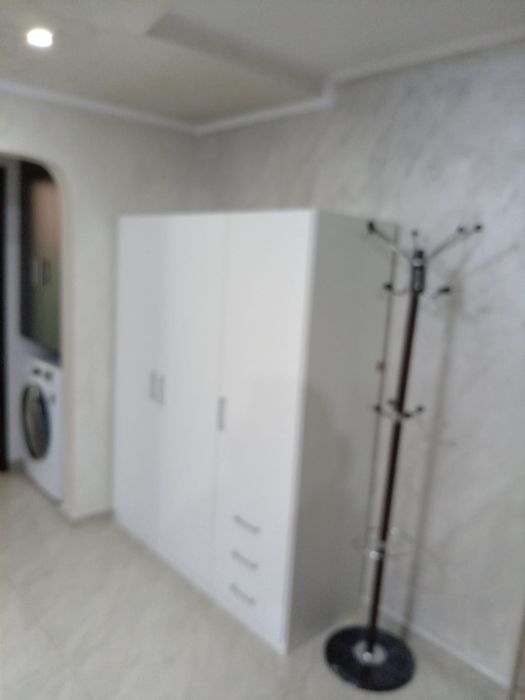 Închiriez apartament cu 2 camere