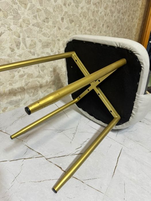 Стол со стульями