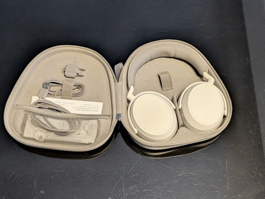 Casti Sennheiser Momentum 4 Wireless - ca noi