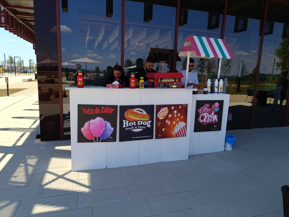 Toneta de limonada clătite hott dog vata de zahar